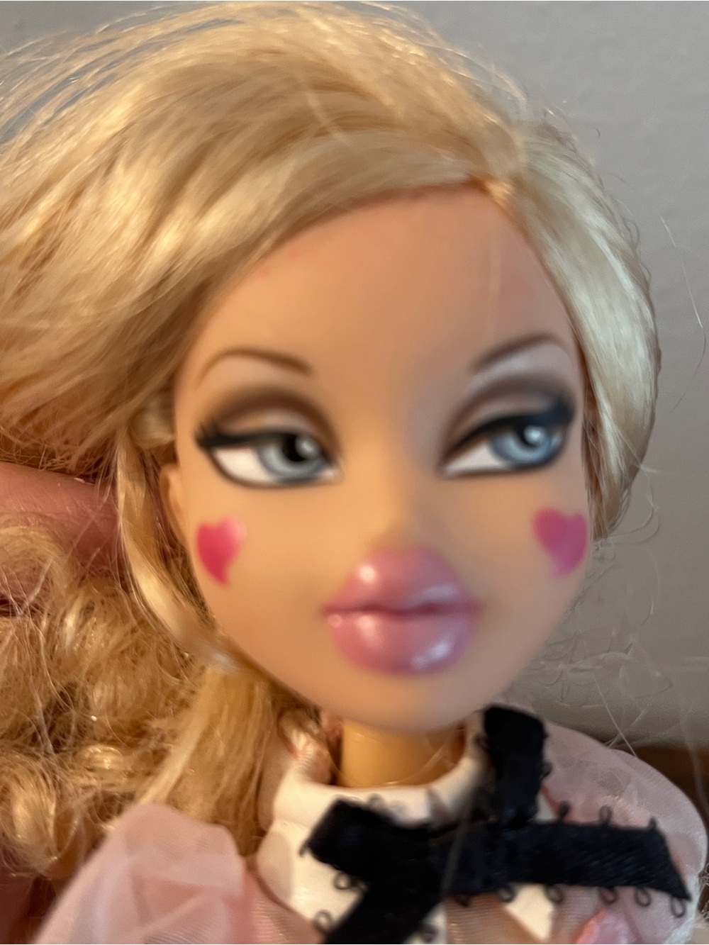 MGA Bratz Masquerade Brielle Pink Tea Party Princess - Picture 2 of 4